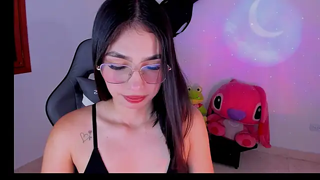 Scarleth Ferrec online show from June 7, 2026, 4:05 am