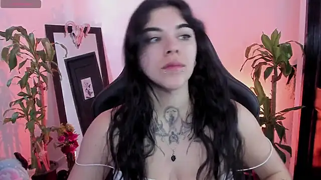 MissCharlottte 18 online show from May 20, 2026, 4:24 pm
