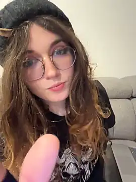 cutypiefull online show from May 16, 2026, 12:40 am