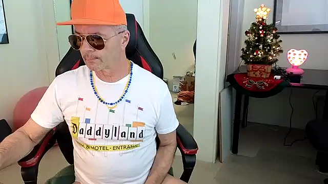 hotdadbod online show from December 6, 2024, 9:13 pm