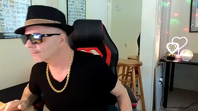 hotdadbod online show from January 20, 2025, 9:32 pm