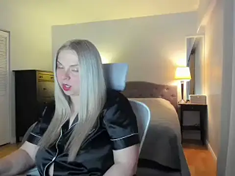 Laviora online show from June 18, 2026, 5:51 am