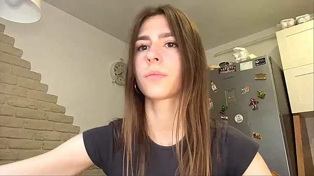 ZaraGuyette online show from June 19, 2026, 5:12 am
