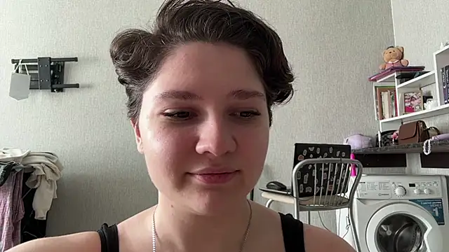 LizCumens online show from May 15, 2026, 11:56 pm
