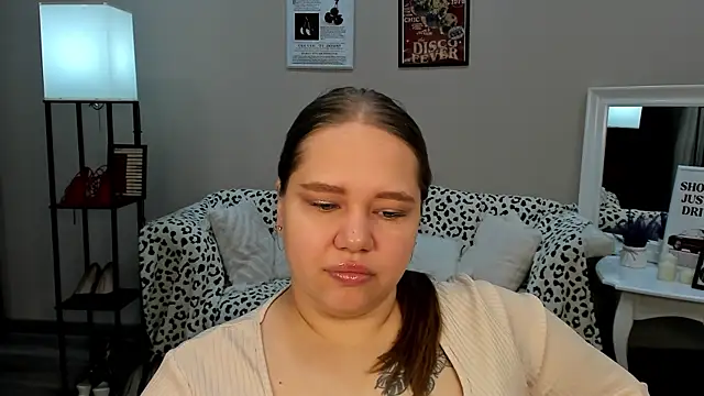 DianaKristol online show from May 17, 2026, 5:31 pm