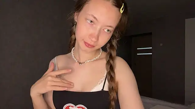 Emily Mur  online show from May 29, 2026, 5:05 am
