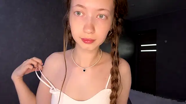 Emily Mur  online show from July 8, 2026, 5:01 am