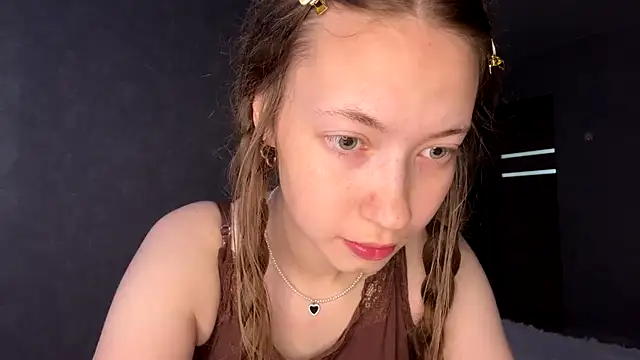 Emily Mur  online show from July 17, 2026, 5:03 am