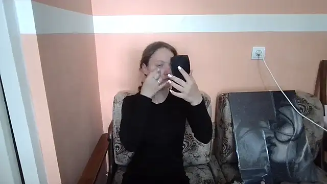 JulianeHedgpeth online show from May 29, 2026, 11:08 am