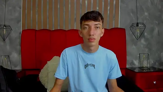 MichaelVasquex online show from May 21, 2026, 12:12 pm