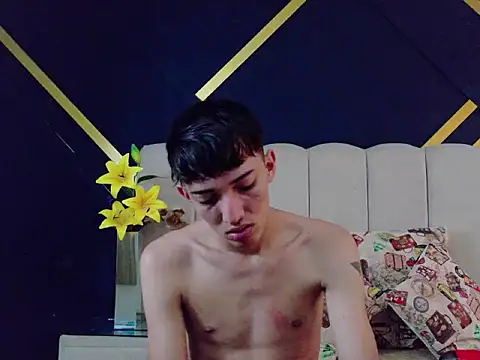 MichaelVasquex online show from May 25, 2026, 12:44 pm