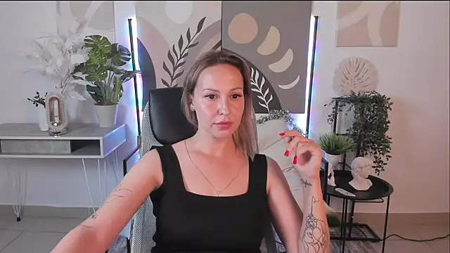 Charlotte Hudson online show from July 6, 2026, 3:03 pm