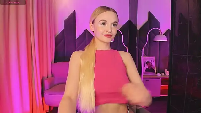 Snapshot of Mila__Lux chatting on July 6, 2026, 8:55 pm Mila Lux online show from July 6, 2026, 8:55 pm