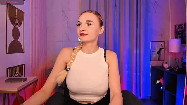 Snapshot of Mila__Lux chatting on July 10, 2026, 9:06 pm Mila Lux online show from July 10, 2026, 9:06 pm