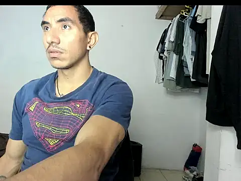 aquiles04 online show from May 29, 2026, 1:42 pm