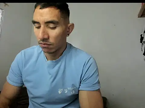 Snapshot of aquiles04 chatting on June 17, 2026, 6:20 pm aquiles04 online show from June 17, 2026, 6:20 pm
