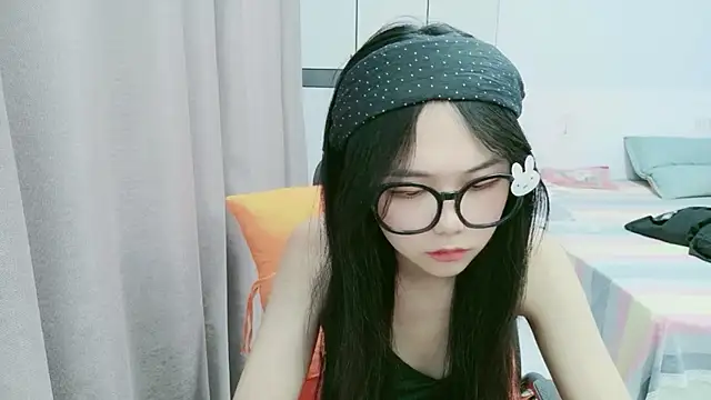 xiaoxiaoyu030 online show from July 13, 2026, 8:17 am