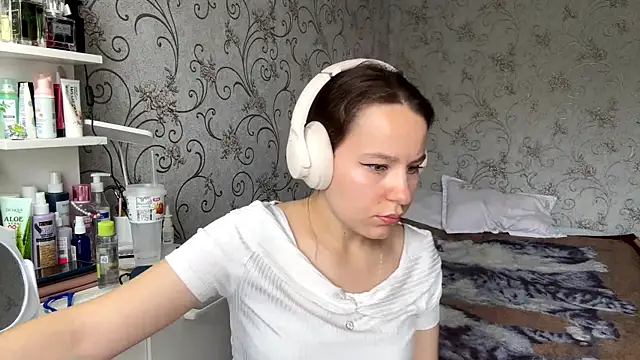 KathyrnEdmison online show from May 18, 2026, 6:41 am