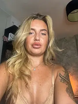 CharlottemilfUKx online show from June 2, 2026, 7:49 pm
