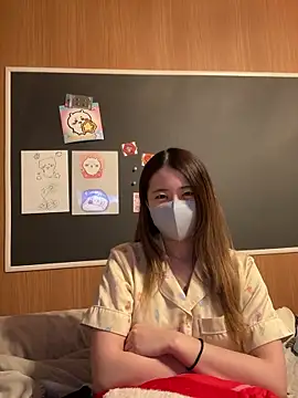 Snapshot of sara-n_n chatting on May 24, 2026, 2:33 pm sara-n n online show from May 24, 2026, 2:33 pm