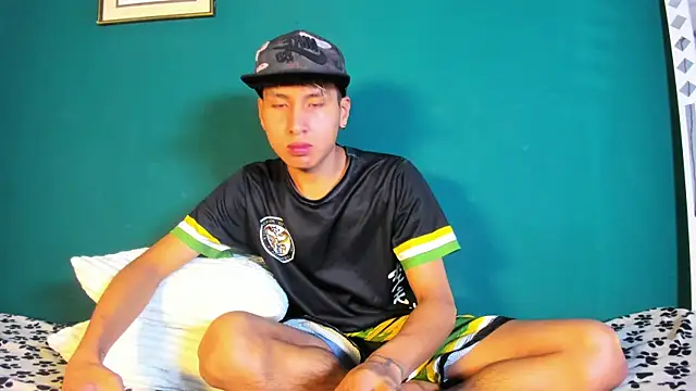 Snapshot of leonix_love chatting on July 8, 2026, 9:14 am leonix love online show from July 8, 2026, 9:14 am