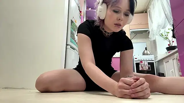CuteLilit online show from May 17, 2026, 2:13 pm