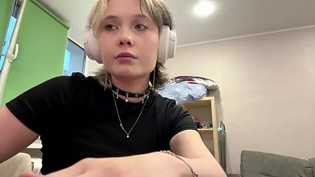CuteLilit online show from May 28, 2026, 5:10 pm