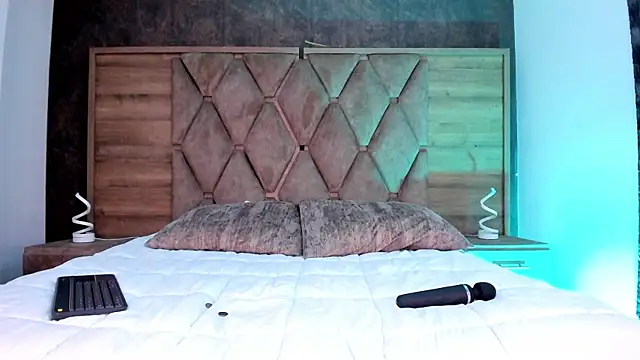 TaylorClay  online show from May 25, 2026, 2:12 pm