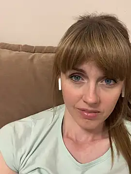 Kamilochka29511 online show from May 21, 2026, 5:20 pm