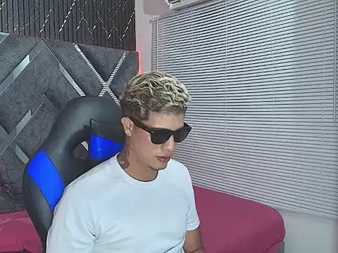 Snapshot of dominic_connor chatting on June 27, 2026, 4:17 am dominic connor online show from June 27, 2026, 4:17 am