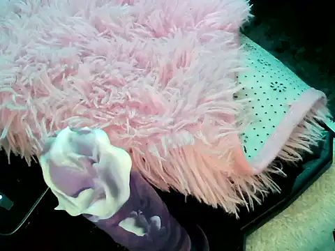 Latinahott1 online show from June 3, 2026, 4:23 pm