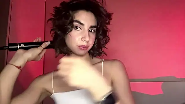 JessiaRuezga online show from May 23, 2026, 1:37 pm