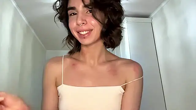 JessiaRuezga online show from May 25, 2026, 12:11 pm