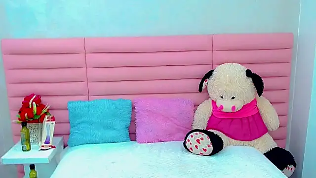 ariadnna princes online show from May 18, 2026, 7:14 am
