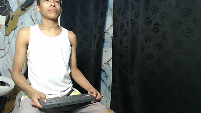 RONALDA HOT26 online show from May 21, 2026, 7:48 am
