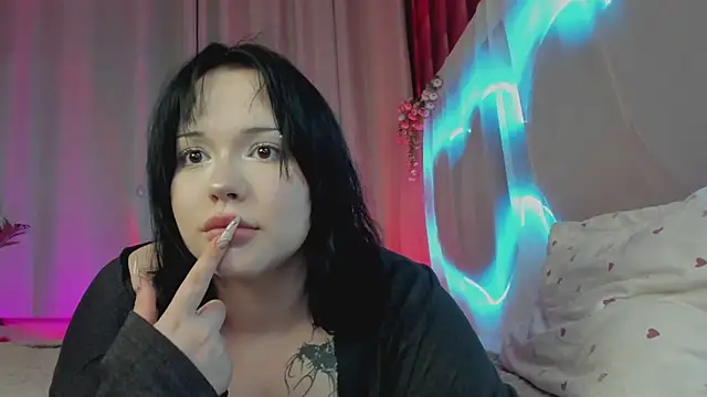 KittyNuarr online show from July 7, 2026, 1:26 pm