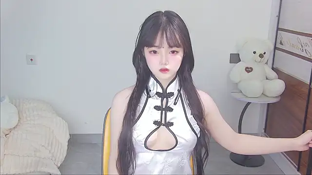 Evil-Bunny007 online show from May 18, 2026, 10:32 am