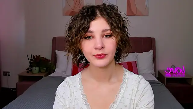 Kira  Fluffy online show from May 25, 2026, 12:16 am