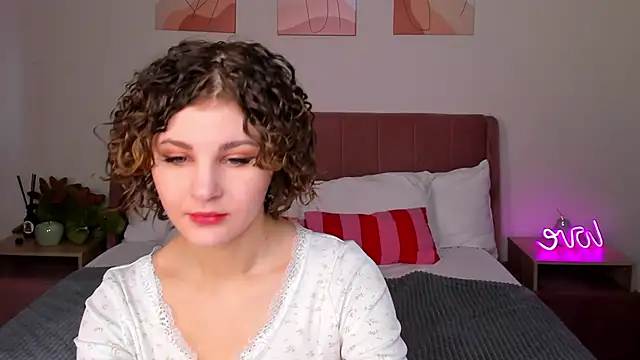 Kira  Fluffy online show from May 26, 2026, 12:06 am
