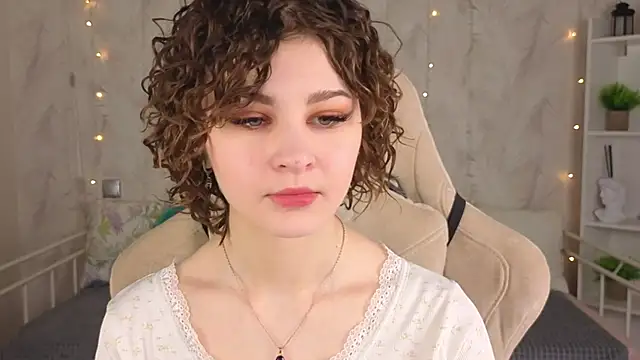Kira  Fluffy online show from May 30, 2026, 5:37 am