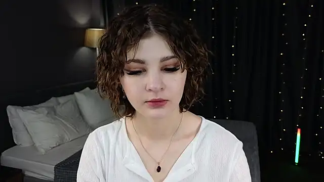 Kira  Fluffy online show from June 7, 2026, 12:04 am