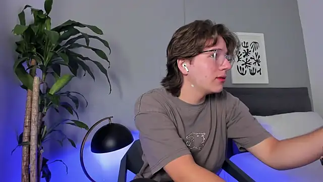 LucasMoraless online show from May 28, 2026, 1:52 pm
