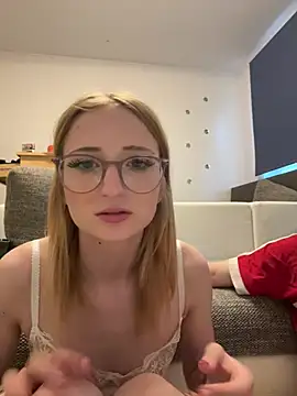LauraundSteve  online show from May 31, 2026, 6:09 pm