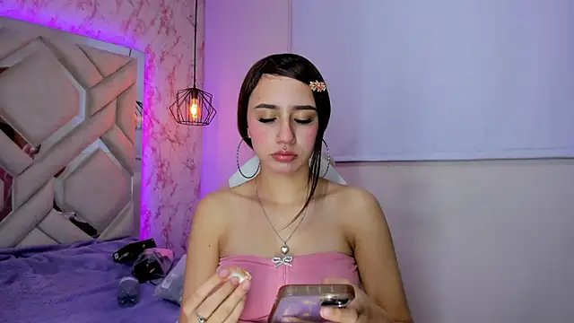 Snapshot of leri_rose_ chatting on August 1, 2026, 12:59 pm leri rose online show from August 1, 2026, 12:59 pm