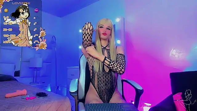 Isabella Kirk  online show from May 19, 2026, 12:00 pm