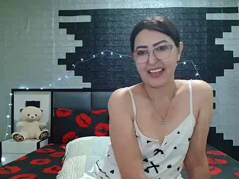 Ada Vera online show from June 13, 2026, 2:59 pm
