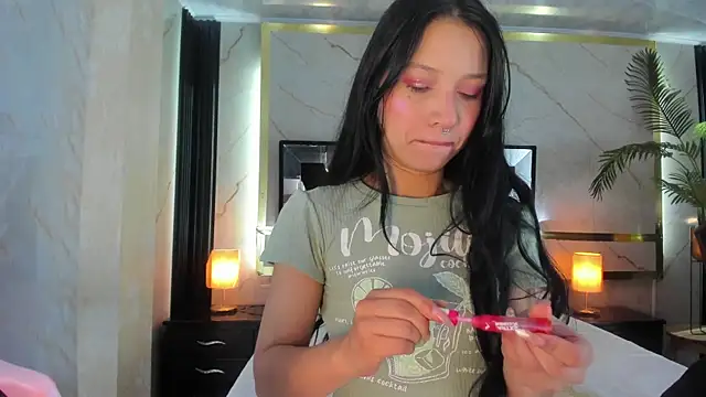 SophiieCalloway1 online show from June 27, 2026, 1:39 pm