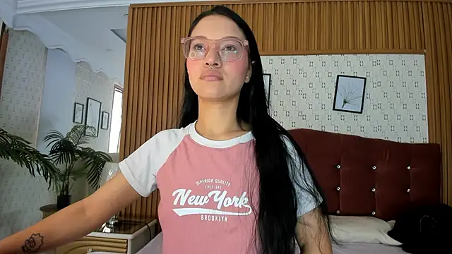 SophiieCalloway1 online show from June 30, 2026, 3:13 pm