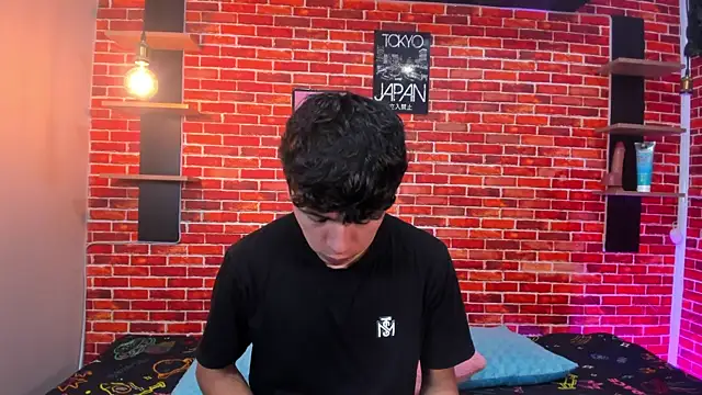 Snapshot of Hoot_boyss_ chatting on June 9, 2026, 8:20 pm Hoot boyss online show from June 9, 2026, 8:20 pm