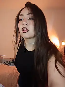 paariiss  online show from May 19, 2026, 10:16 pm